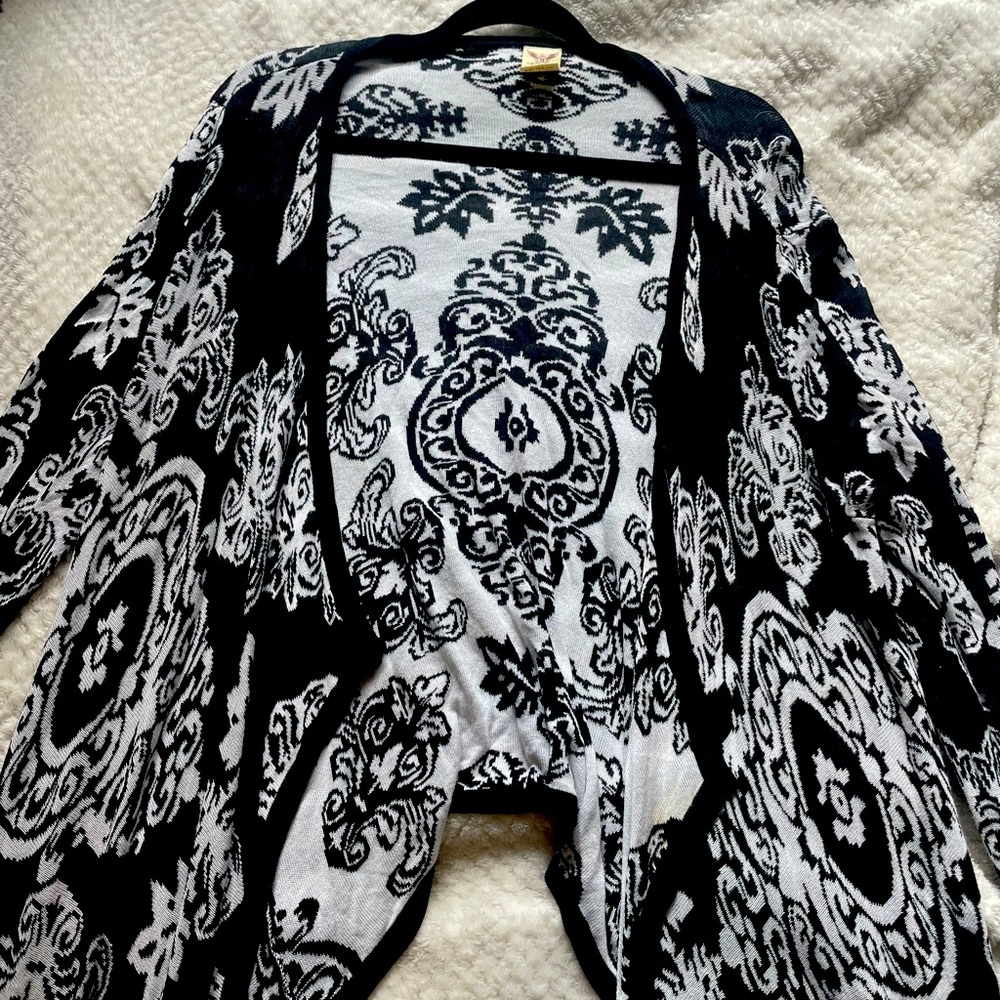 Women’s black and white extra large cardigan